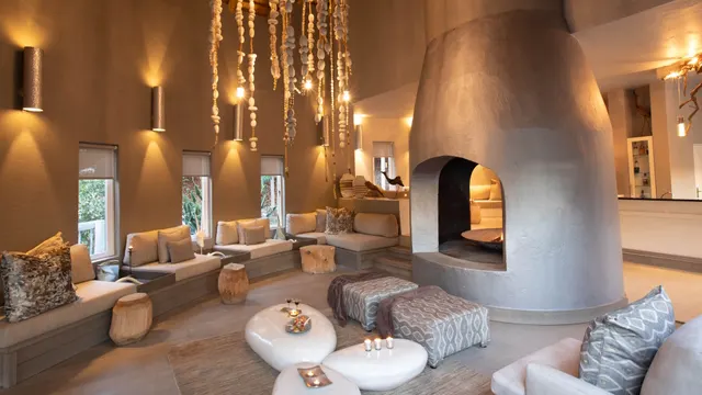 Clifftop Exclusive Safari Hideaway — image 7