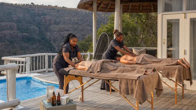 Clifftop Exclusive Safari Hideaway — image 4