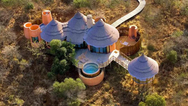 Thanda Safari Lodge