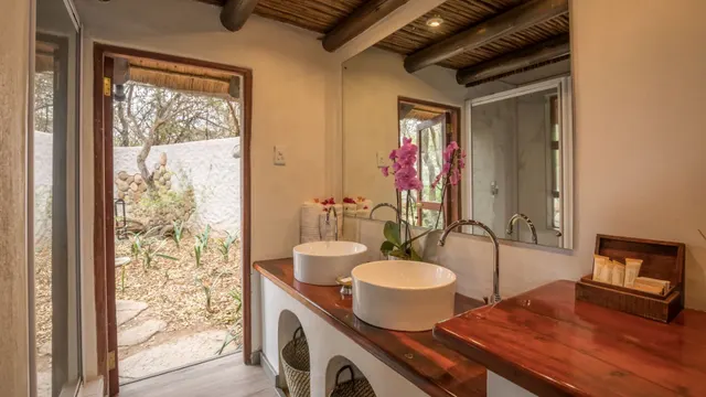 Kuname Lodge — image 12