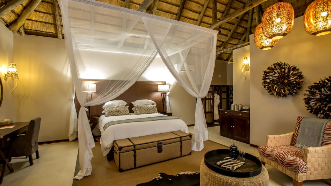 Umzolozolo Safari Lodge — image 12