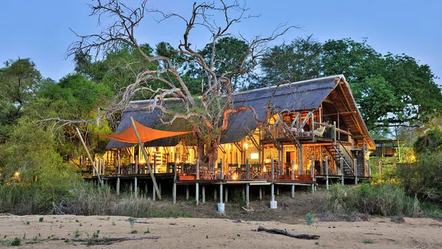 Rhino Post Safari Lodge